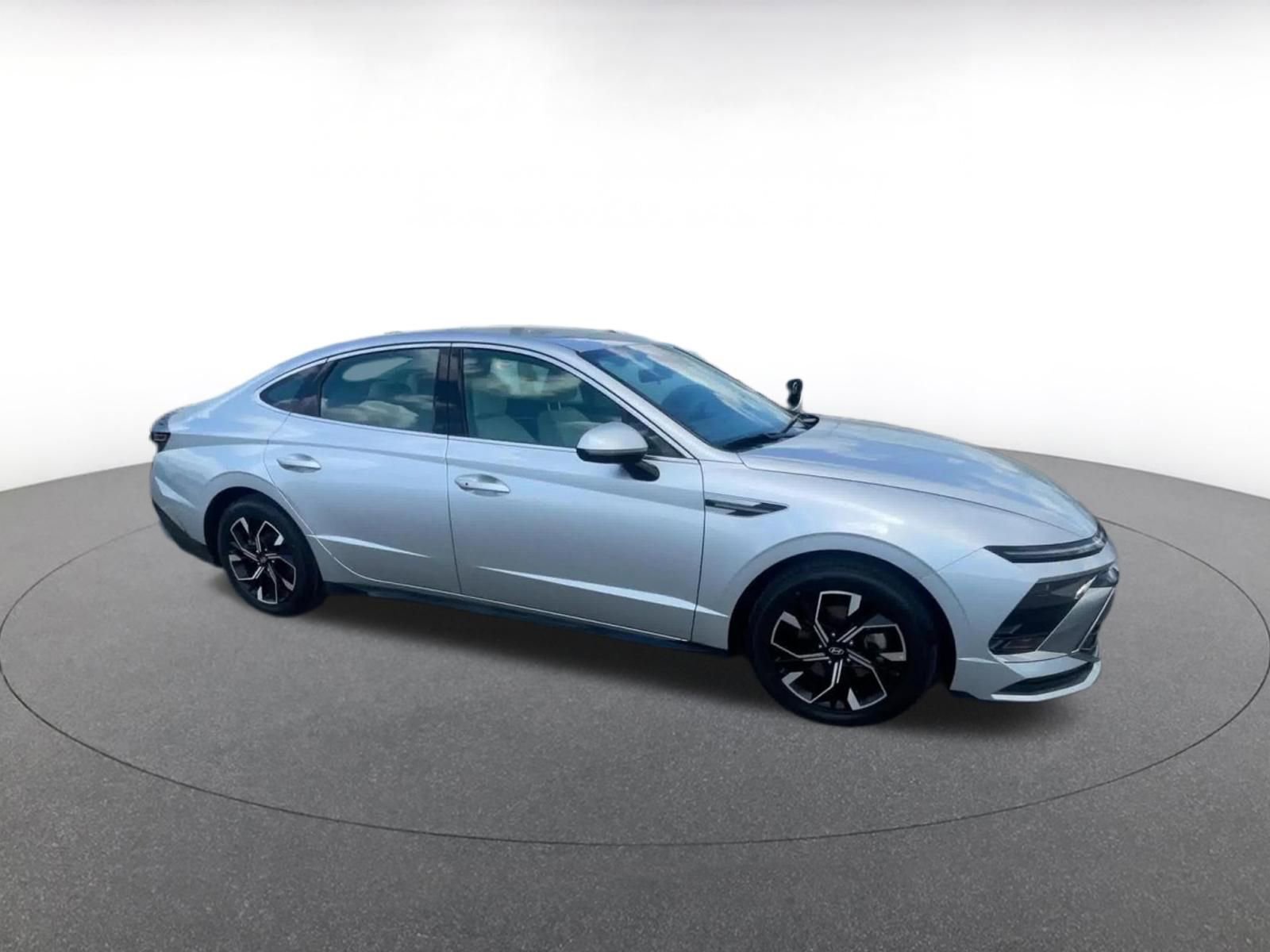 Used 2025 Hyundai Sonata SEL image 2