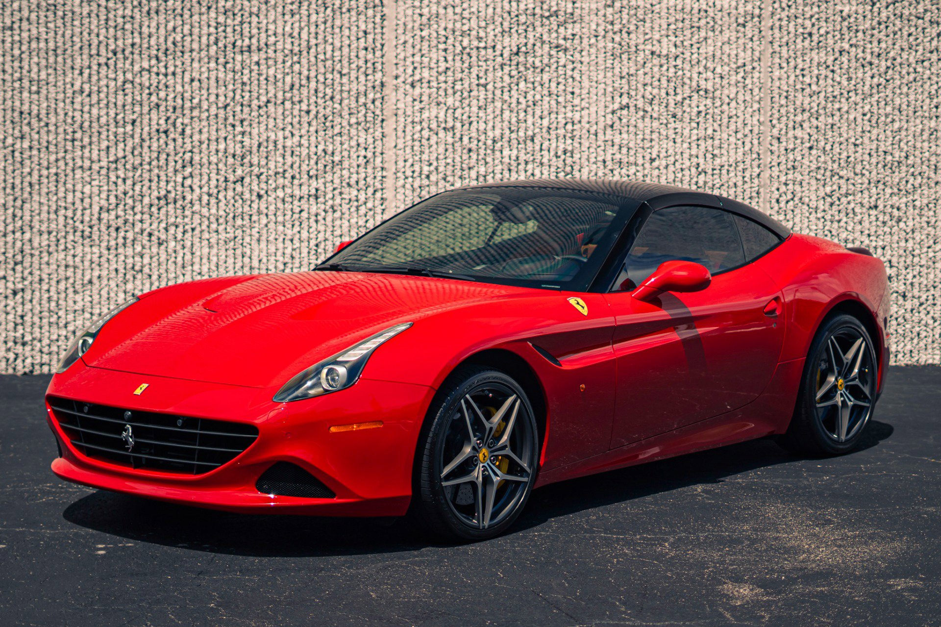Used 2016 Ferrari California T RWD image 40