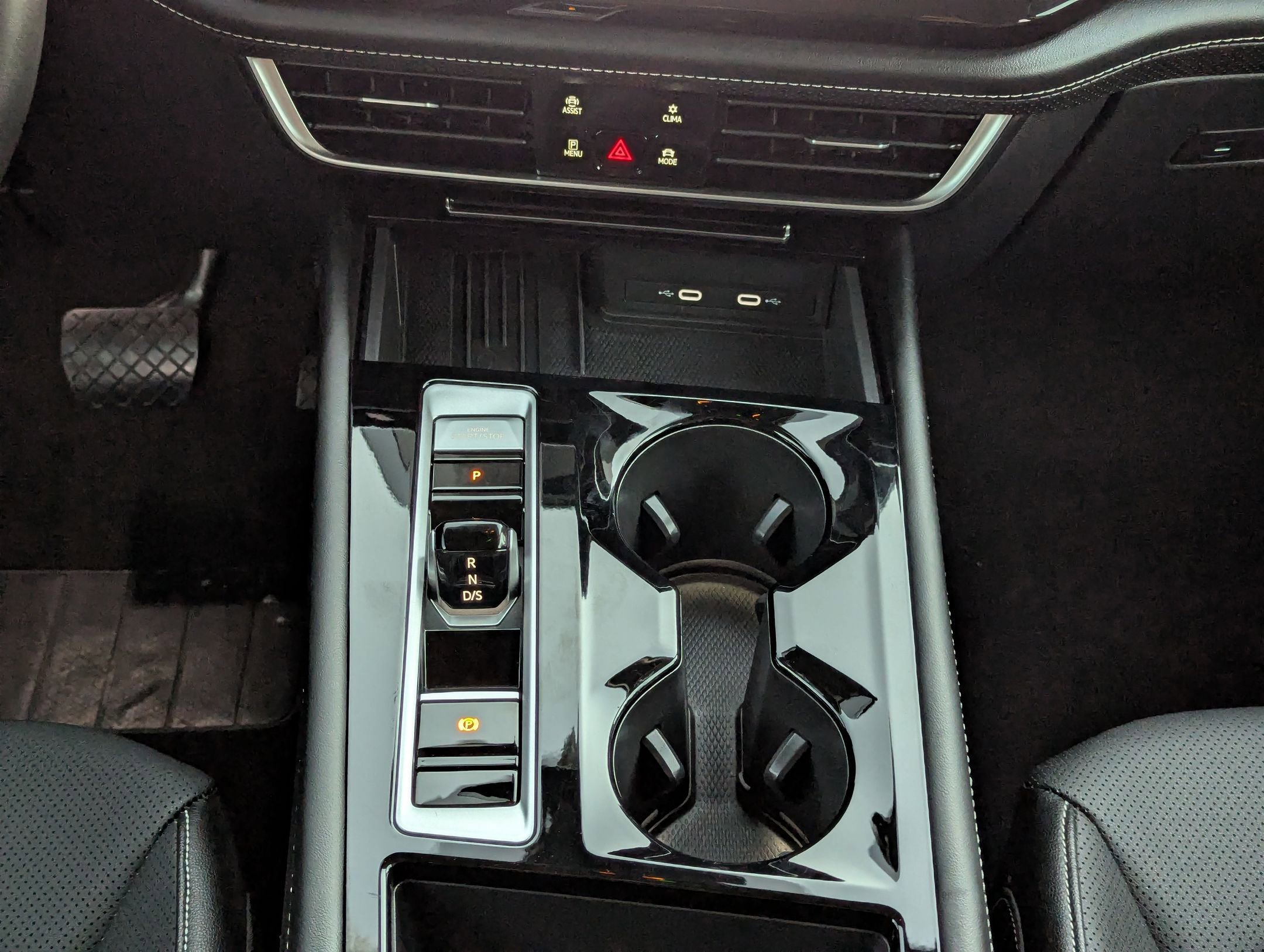 Used 2025 Volkswagen Atlas SE image 19