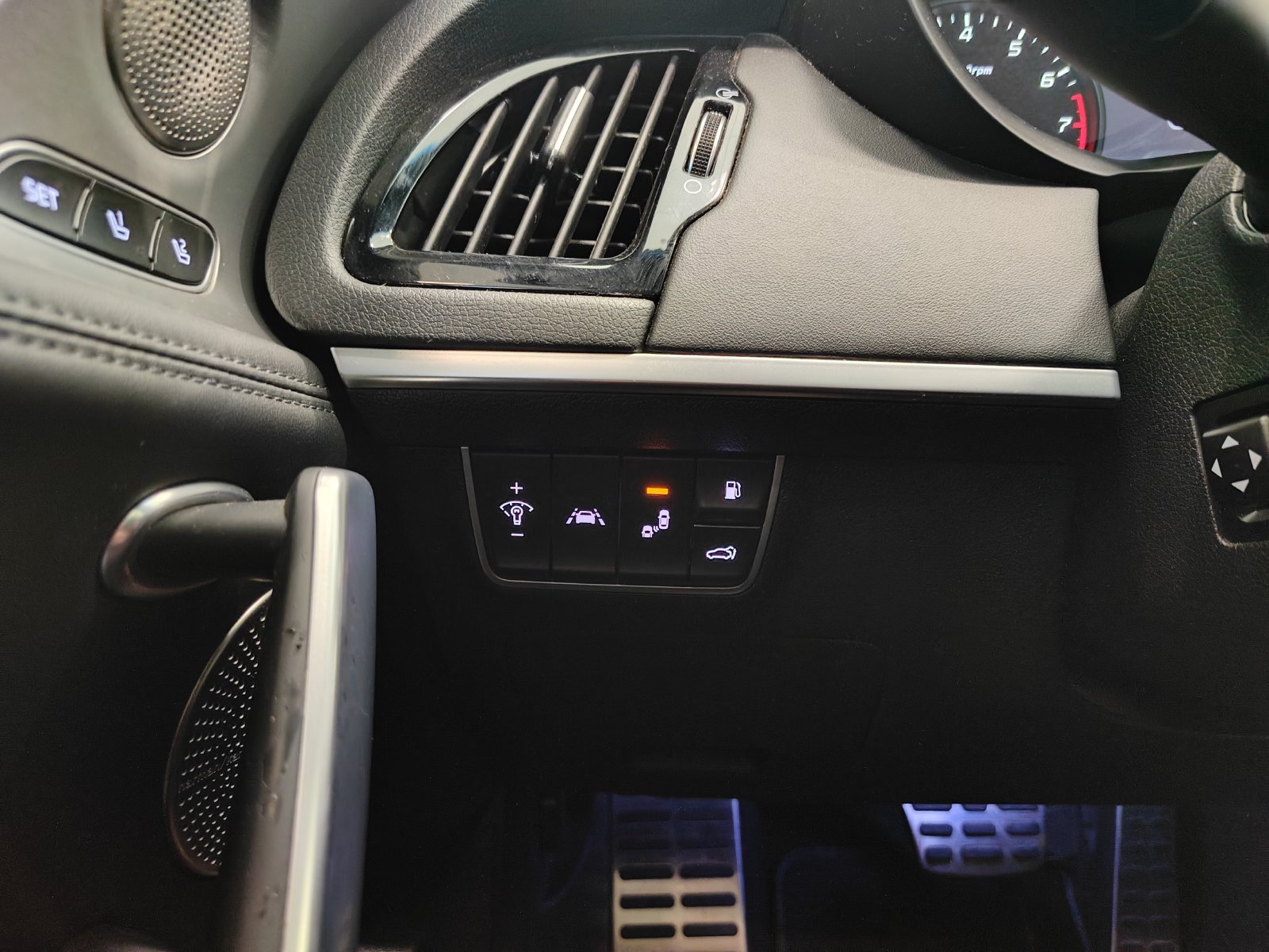 Used 2018 Kia Stinger GT2 RWD image 22