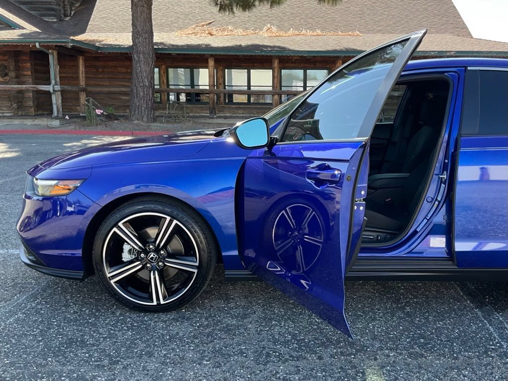 Used 2025 Honda Accord Sport image 38