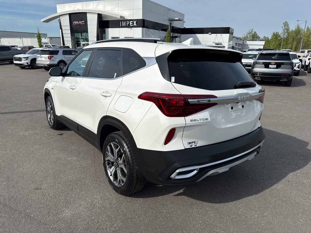 Used 2023 Kia Seltos EX AWD/4WD image 3