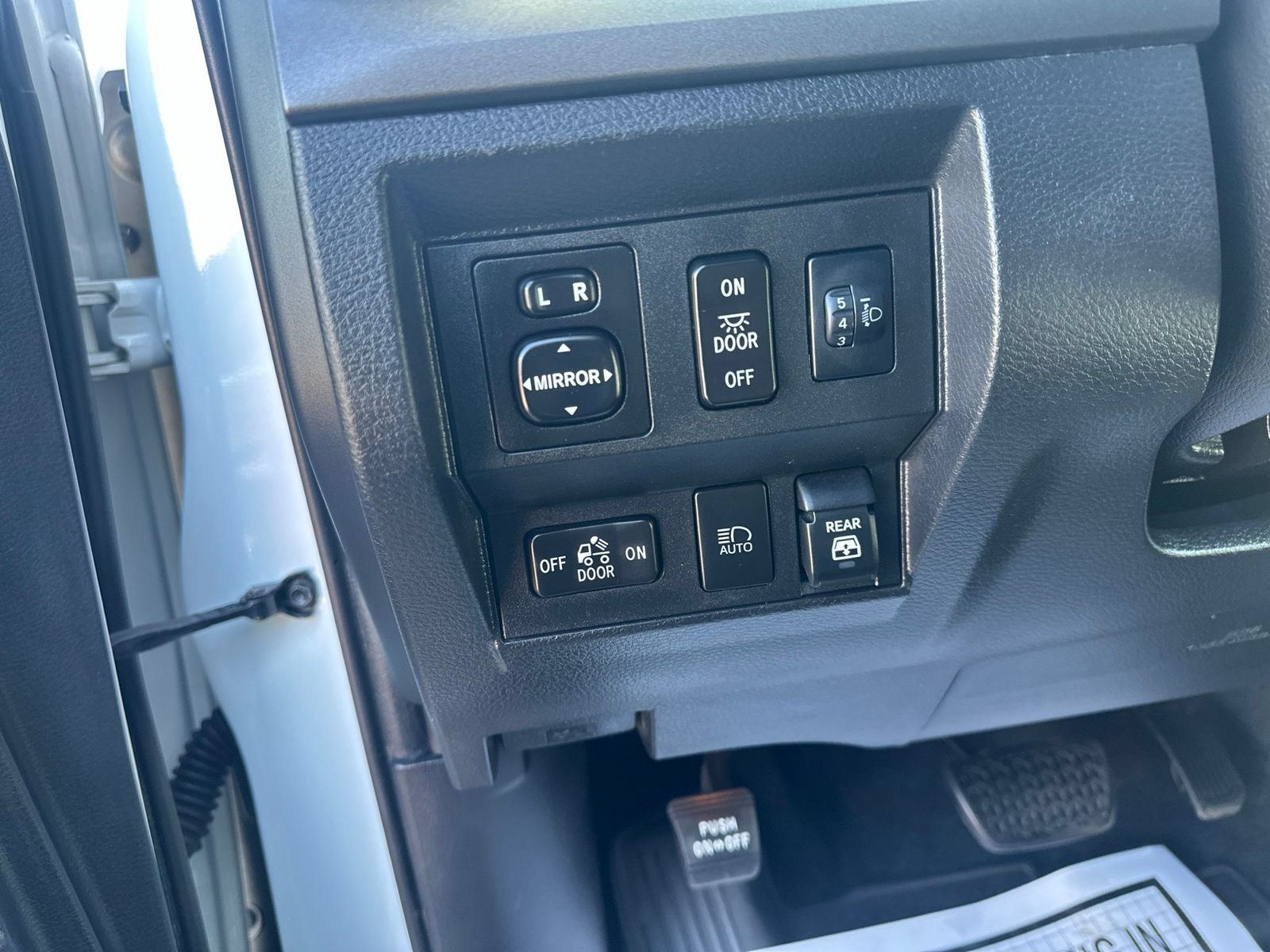 Used 2020 Toyota Tundra SR5 w/ SR5 Upgrade Package AWD/4WD image 15