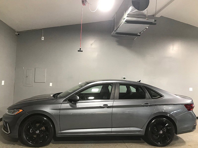 Used 2025 Volkswagen Jetta SE image 6