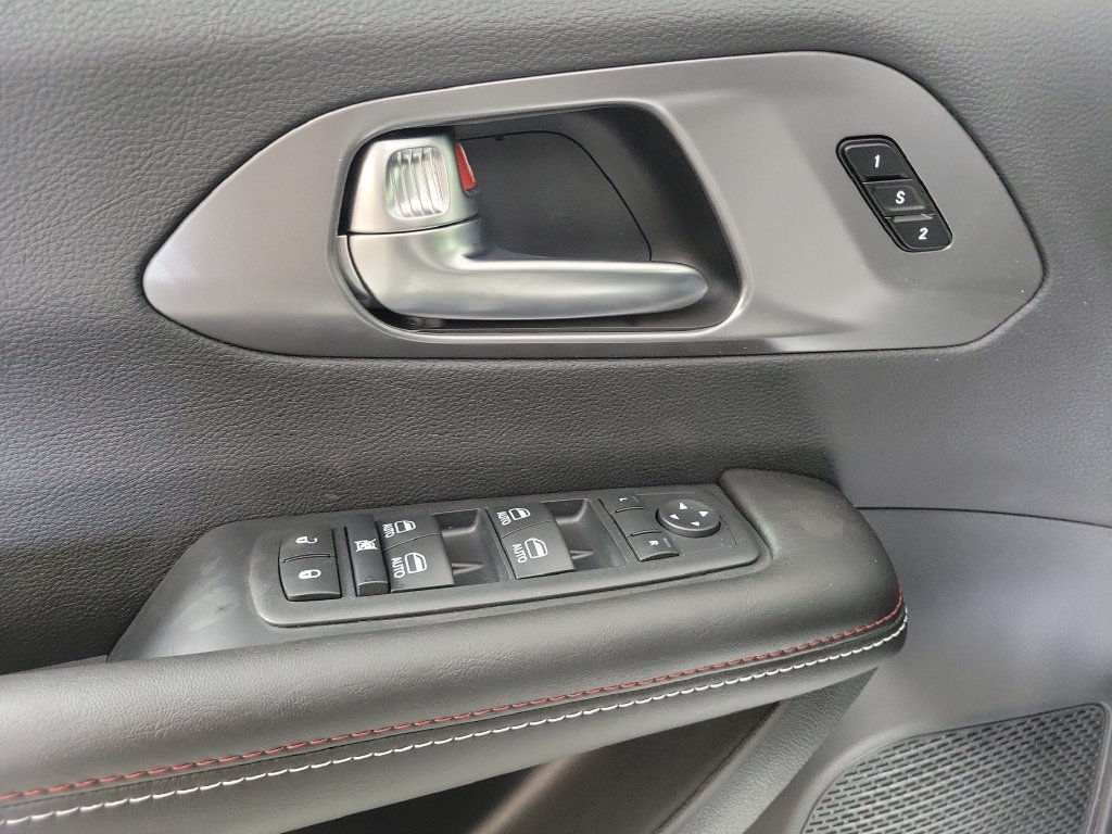 New 2027 Chrysler Pacifica Select FWD image 16