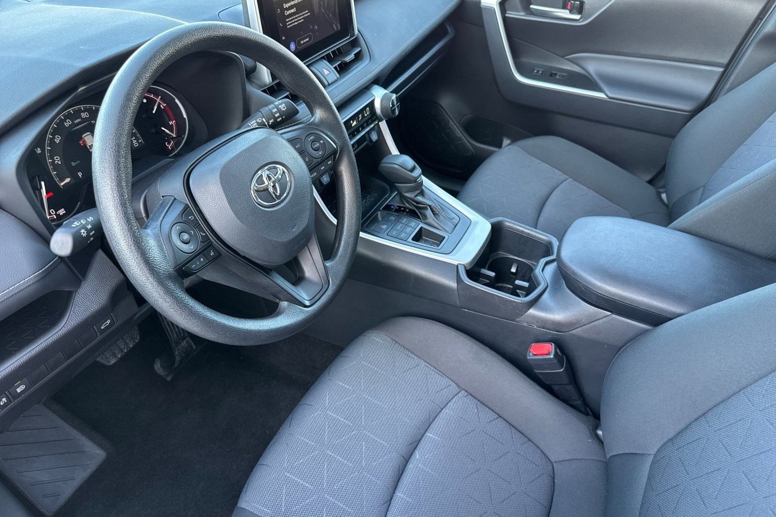 Used 2025 Toyota RAV4 XLE w/ Convenience Package image 4