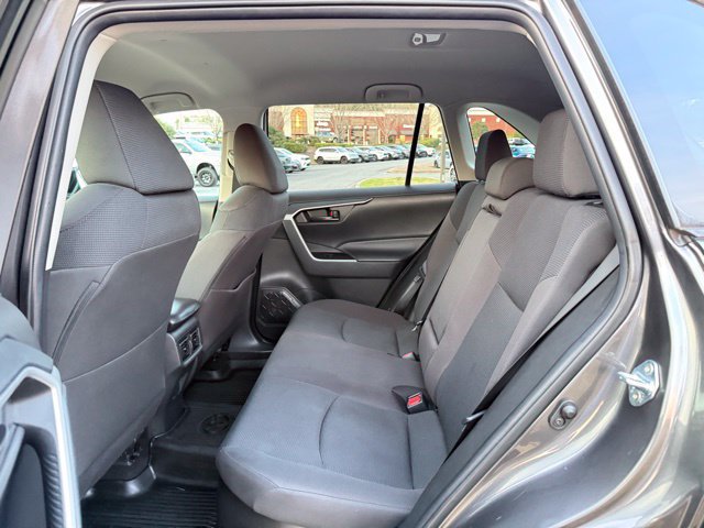 Used 2021 Toyota RAV4 LE AWD/4WD image 26
