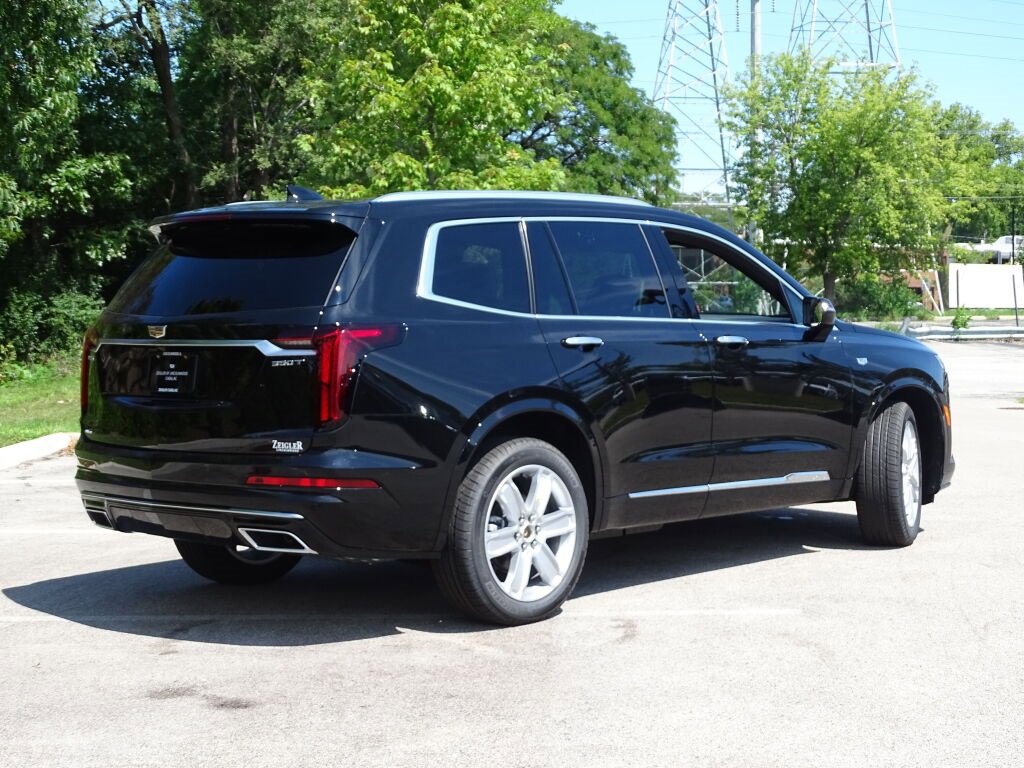 New 2025 Cadillac XT6 Luxury image 11