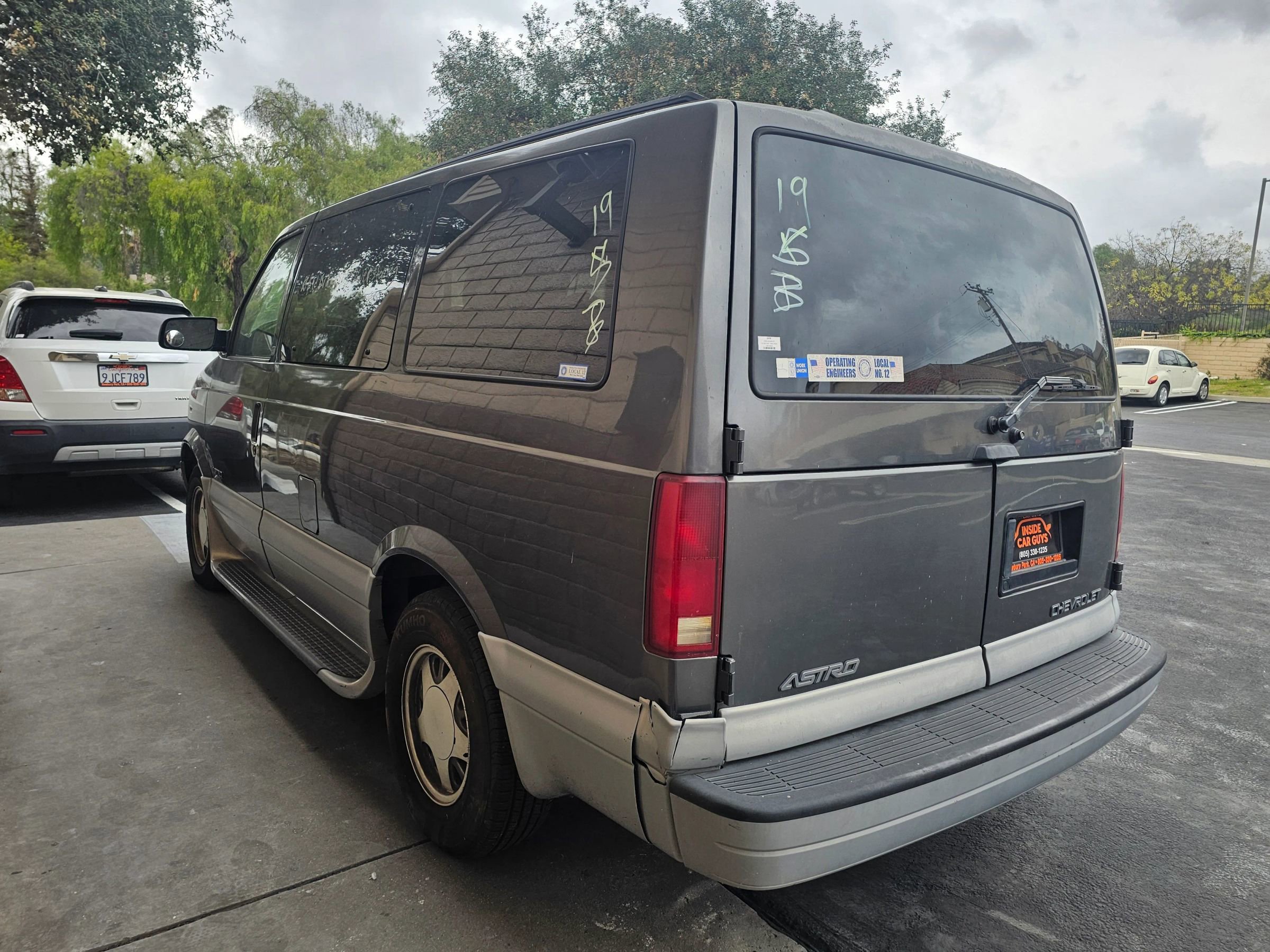 Used 2000 Chevrolet Astro Passenger image 2