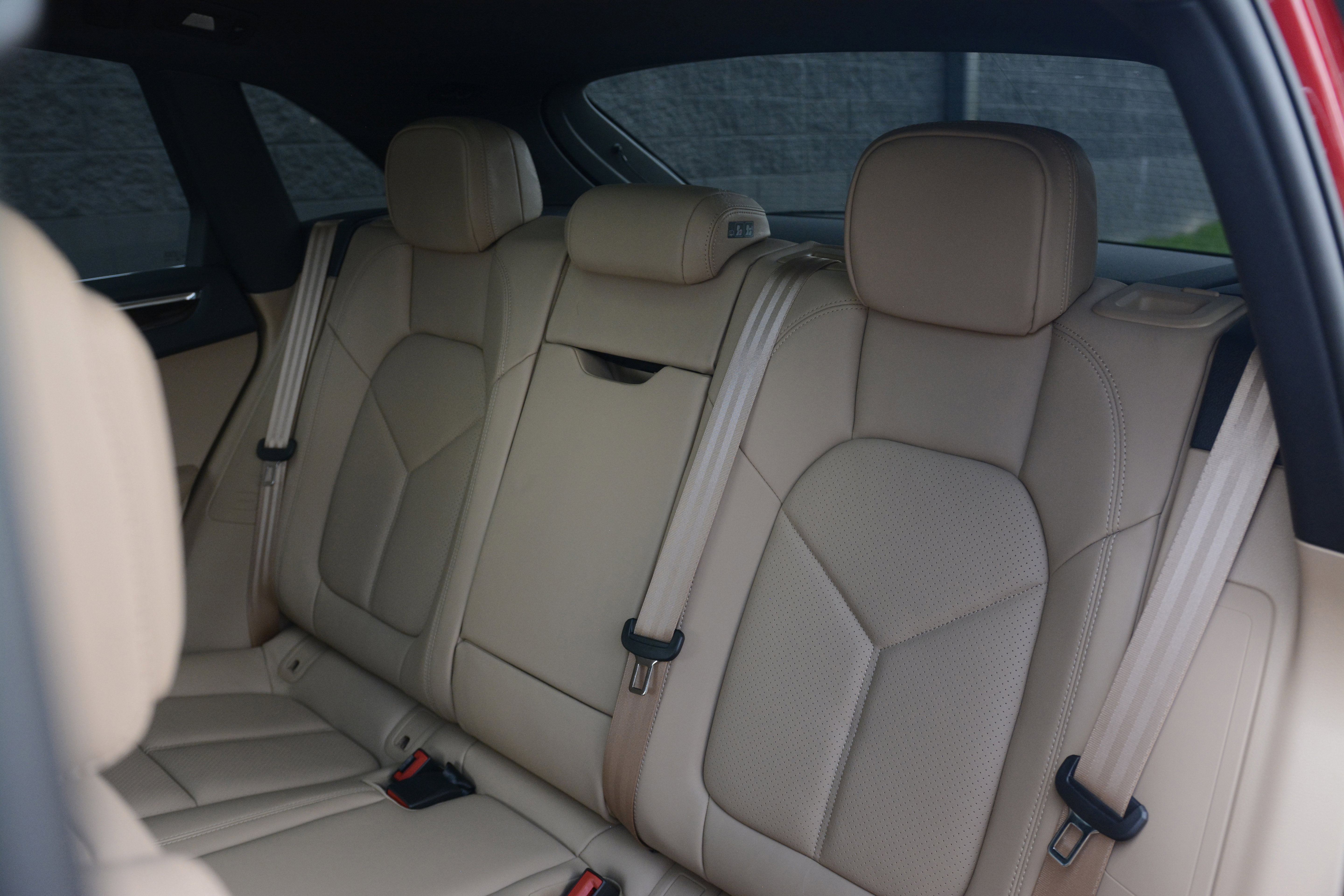 Certified 2025 Porsche Macan image 32