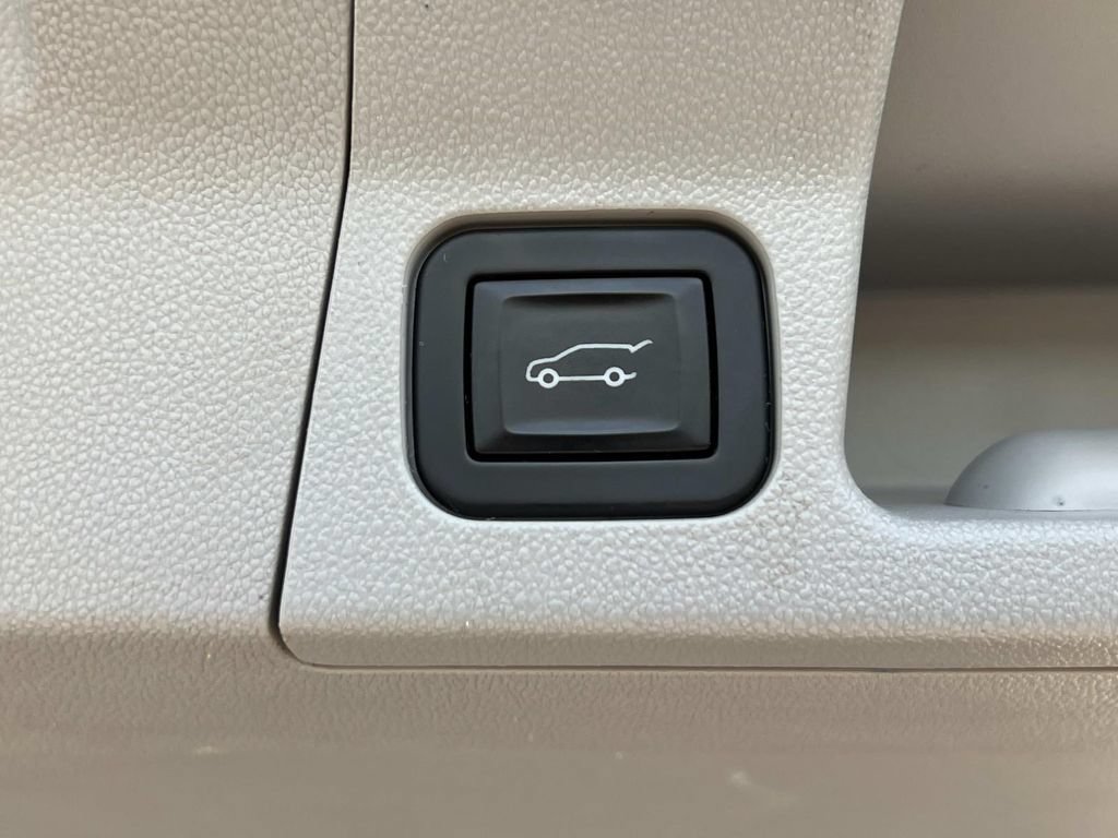 Used 2019 GMC Acadia SLT w/ LPO, Cargo Package FWD image 11