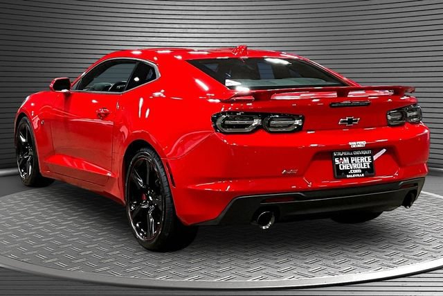 Used 2022 Chevrolet Camaro SS RWD image 4