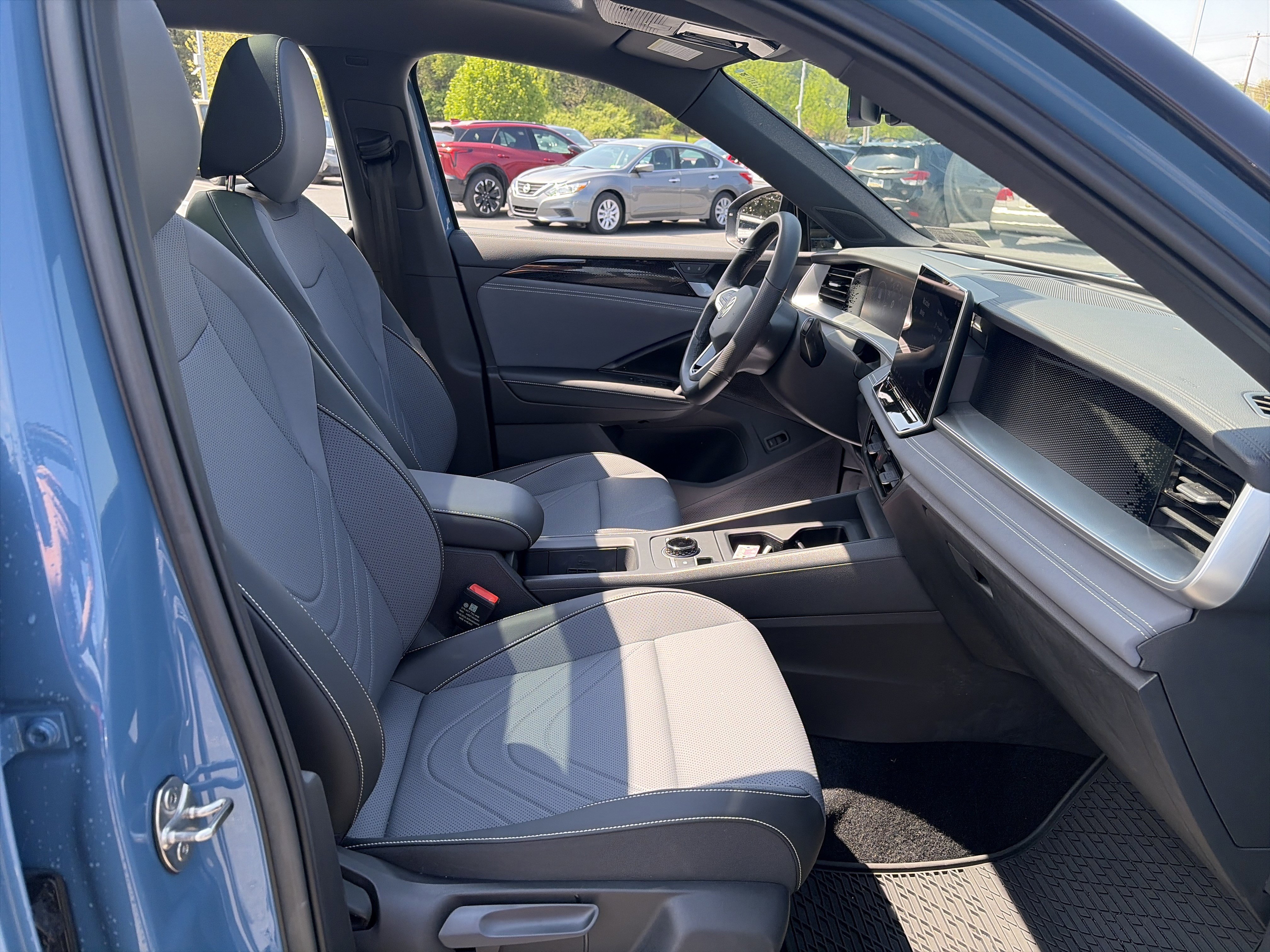 Used 2025 Volkswagen Tiguan SE R-Line AWD/4WD image 38