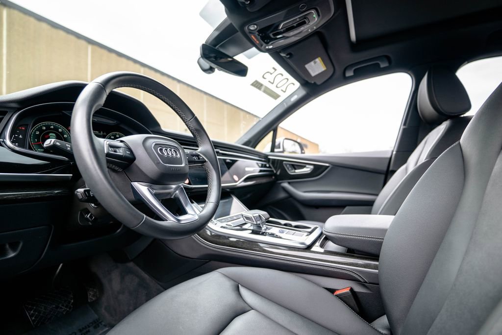 Used 2025 Audi Q7 3.0T Premium Plus AWD/4WD image 5