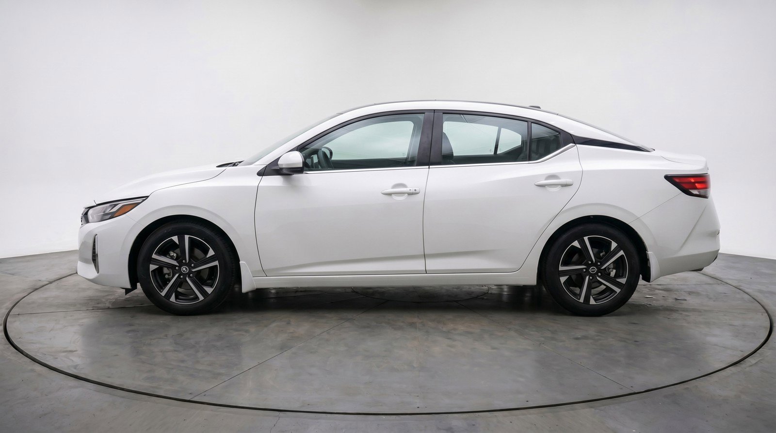 Used 2025 Nissan Sentra SV FWD image 5