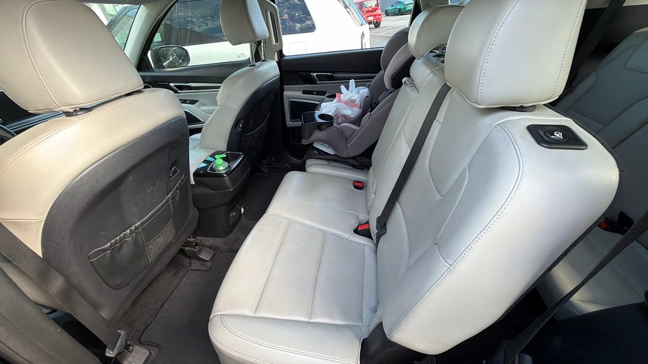 Used 2020 Kia Telluride S w/ S 8 Passenger Seating Package FWD image 7
