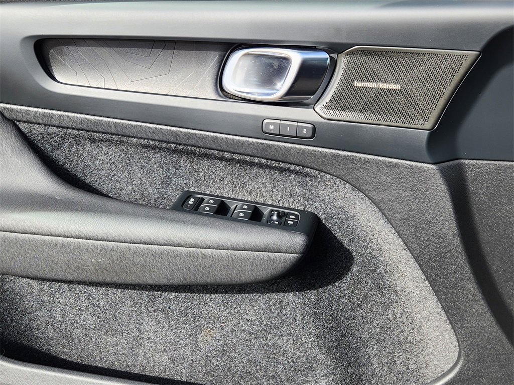 Used 2023 Volvo C40 P8 Recharge Ultimate w/ Protection Package Premier image 3