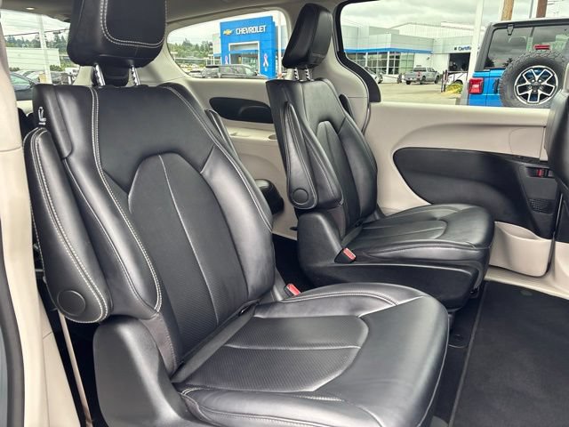 Used 2024 Chrysler Pacifica Limited FWD image 32