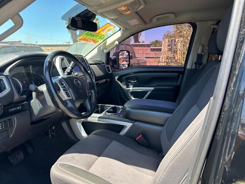 Used 2021 Nissan Titan SV w/ SV Convenience Package RWD image 31