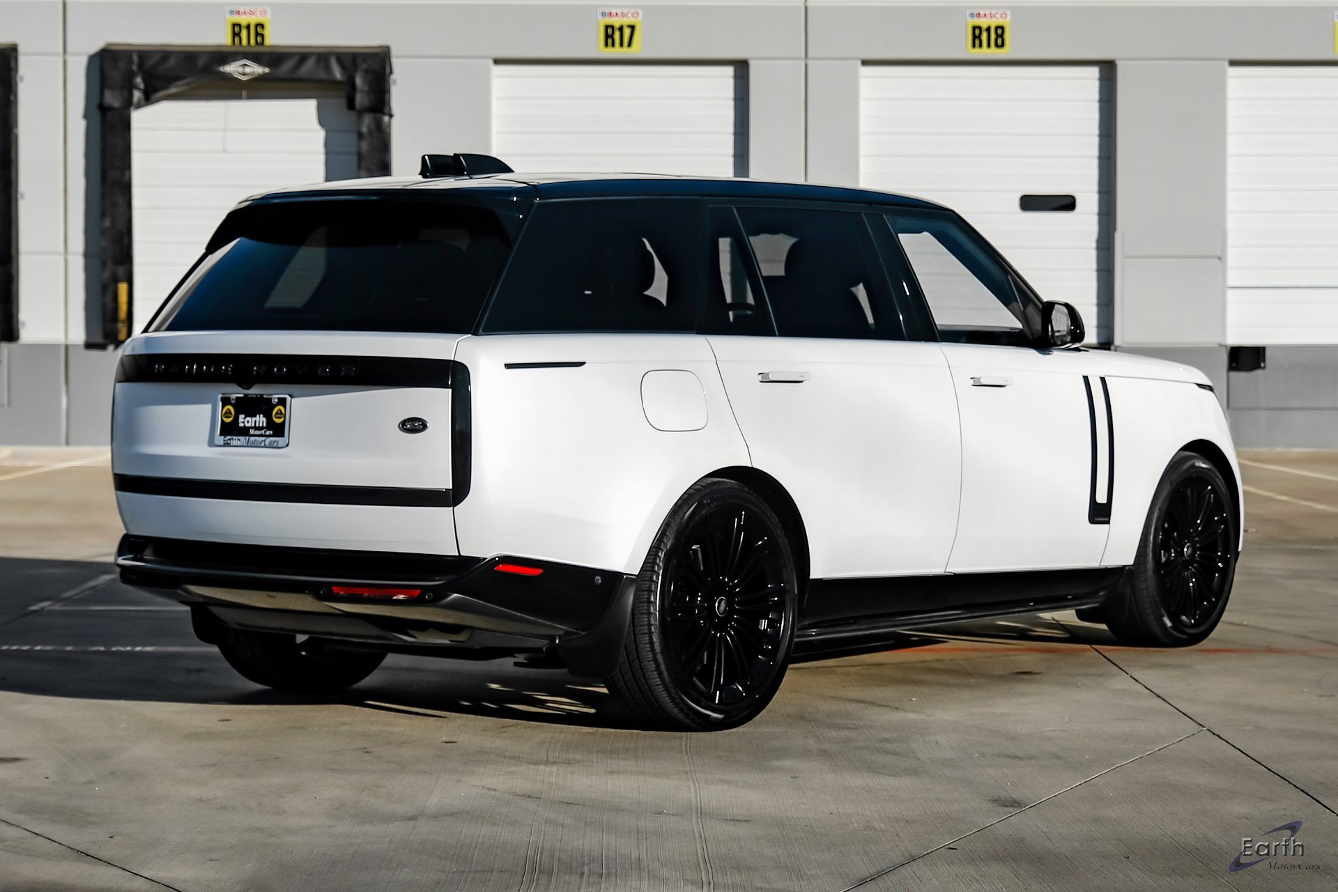 Used 2023 Land Rover Range Rover Long Wheelbase Autobiography image 13