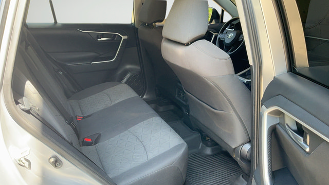 Used 2020 Toyota RAV4 XLE FWD image 21