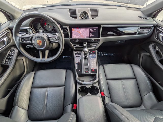 Certified 2025 Porsche Macan AWD/4WD image 22