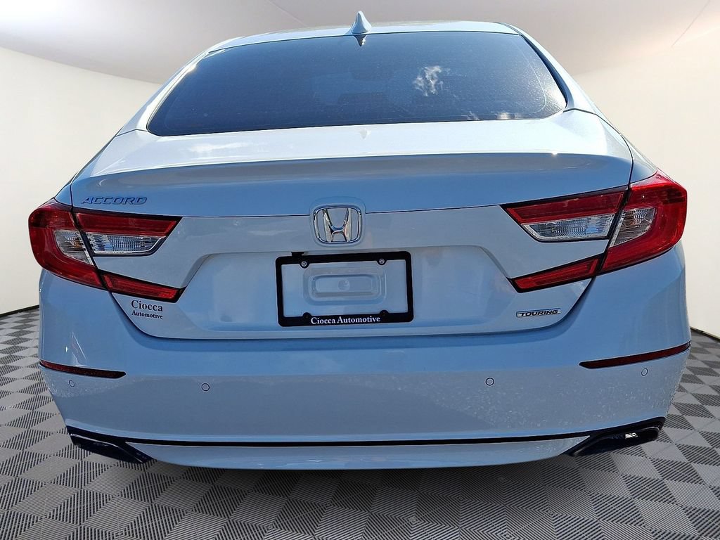 Used 2018 Honda Accord Touring image 8