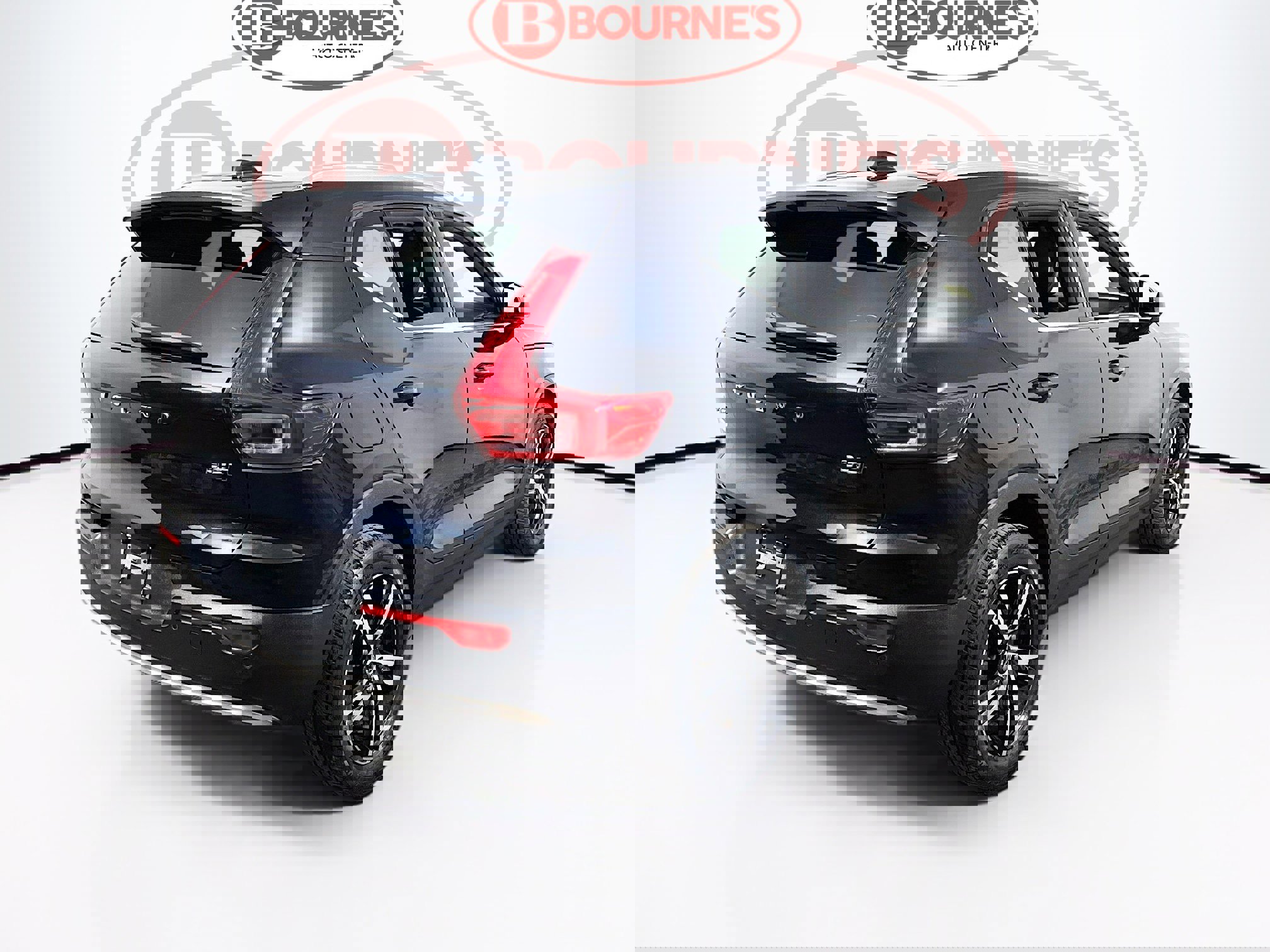 Used 2023 Volvo XC40 B5 Plus image 11