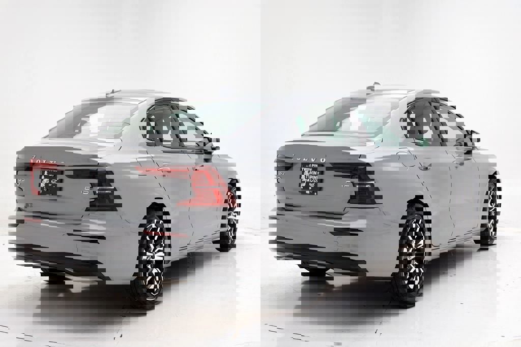 Used 2025 Volvo S60 B5 Core image 10