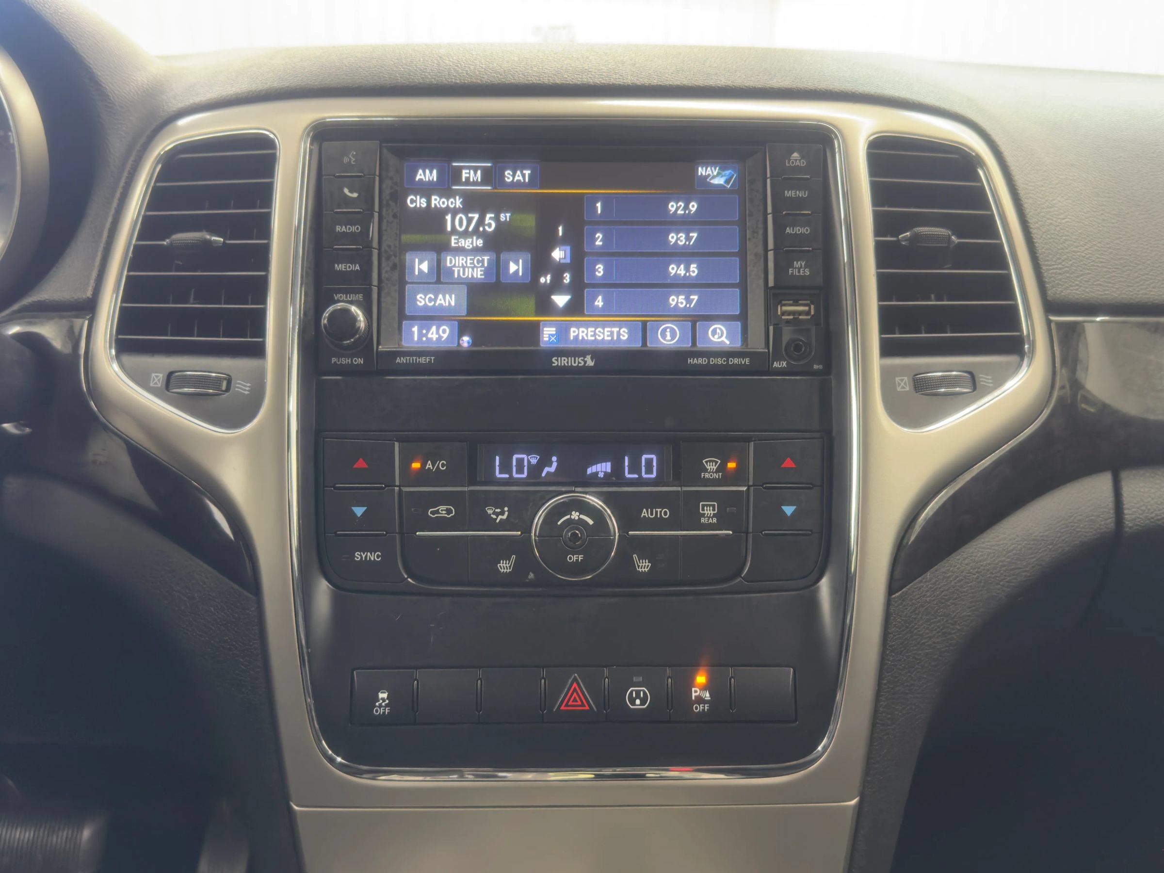 Used 2013 Jeep Grand Cherokee Laredo AWD/4WD image 14