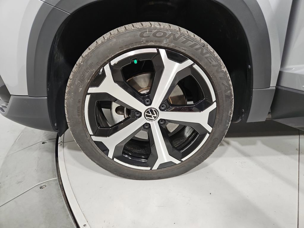 Certified 2022 Volkswagen Taos SEL image 29