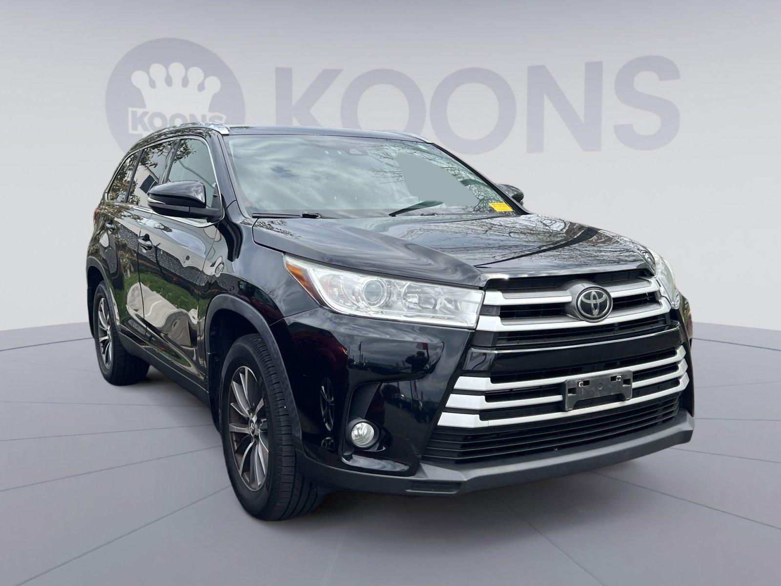 Used 2019 Toyota Highlander XLE image 4