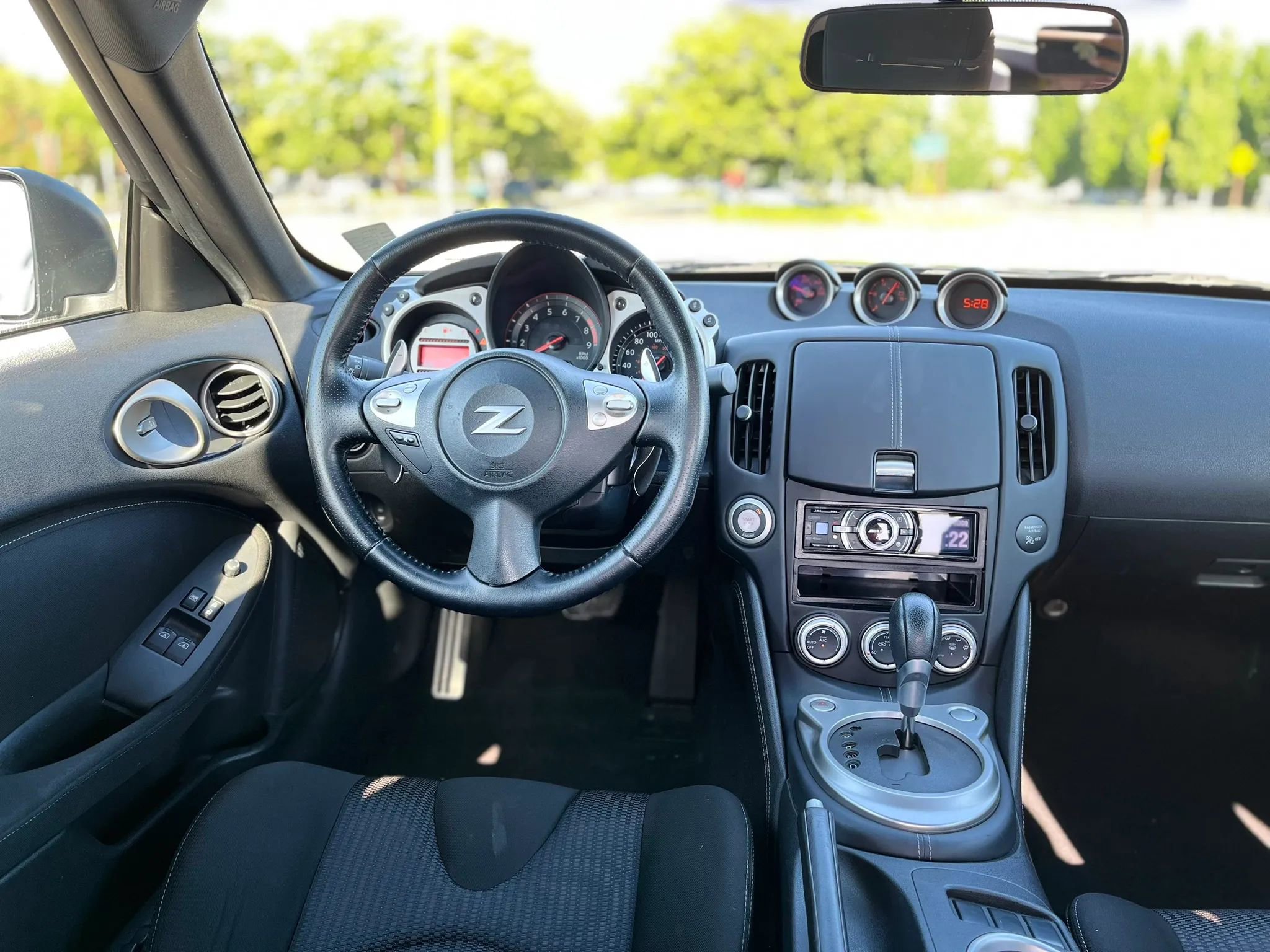 Used 2009 Nissan 370Z Coupe RWD image 12