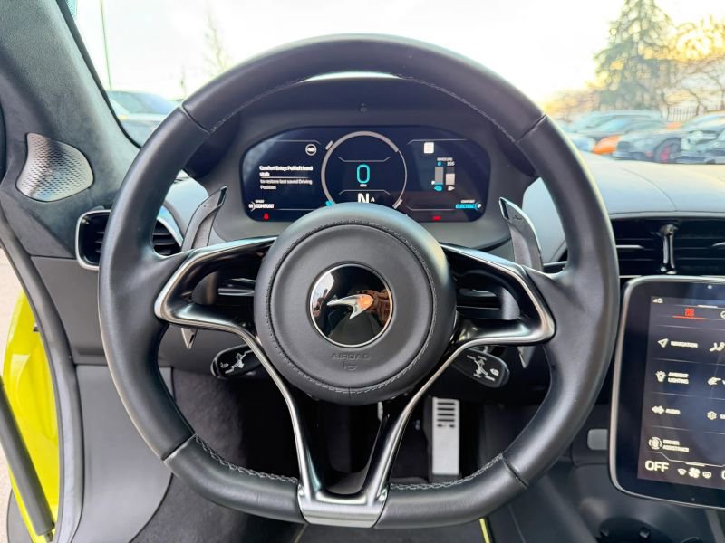 Used 2023 McLaren Artura RWD image 22