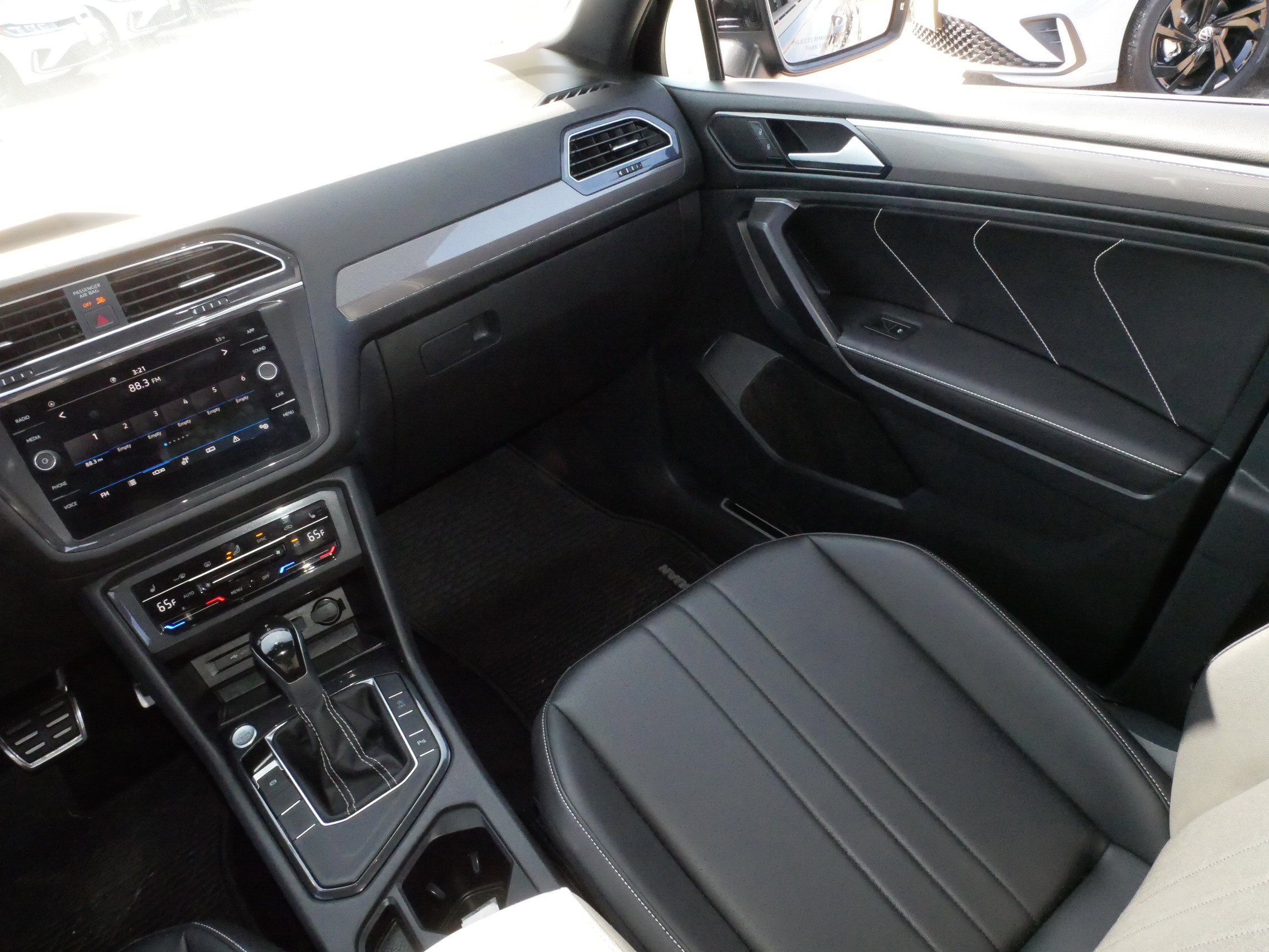 Certified 2023 Volkswagen Tiguan SE R-Line image 11