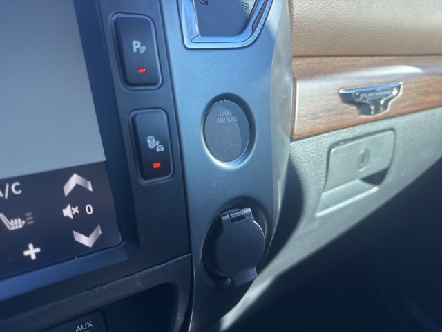 Used 2019 Nissan Titan Platinum Reserve image 30