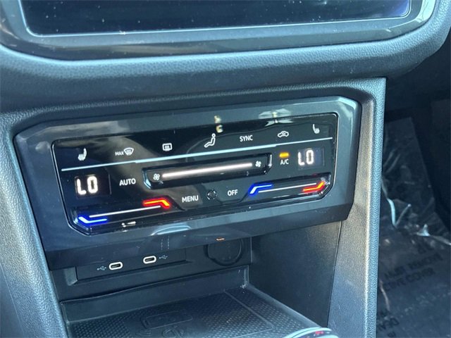 Certified 2022 Volkswagen Tiguan SE R-Line image 21