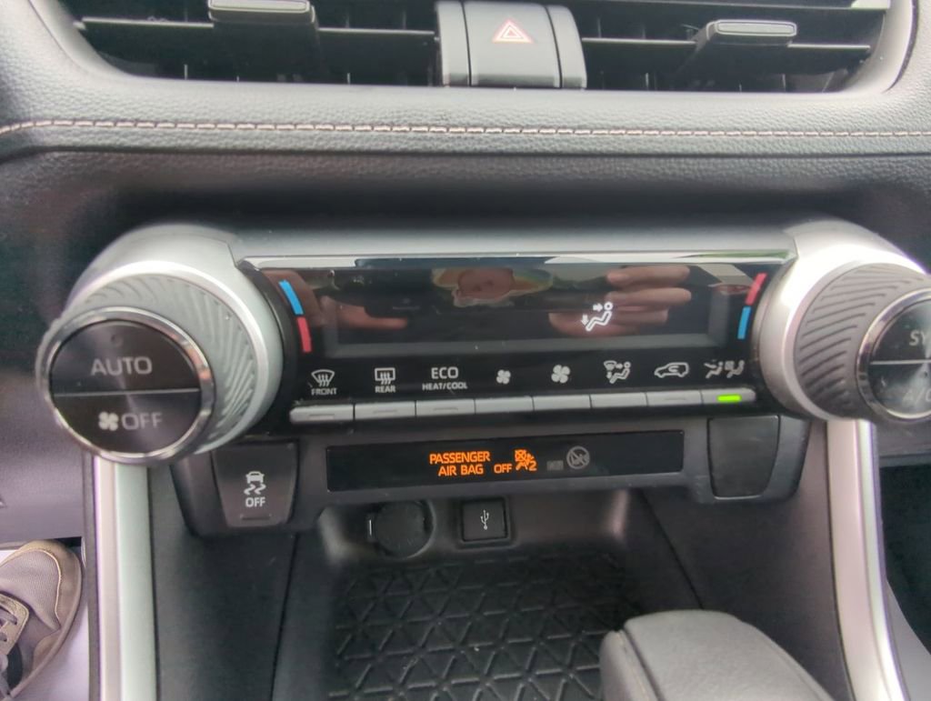 Used 2020 Toyota RAV4 LE w/ All Weather Liner Package AWD/4WD image 19
