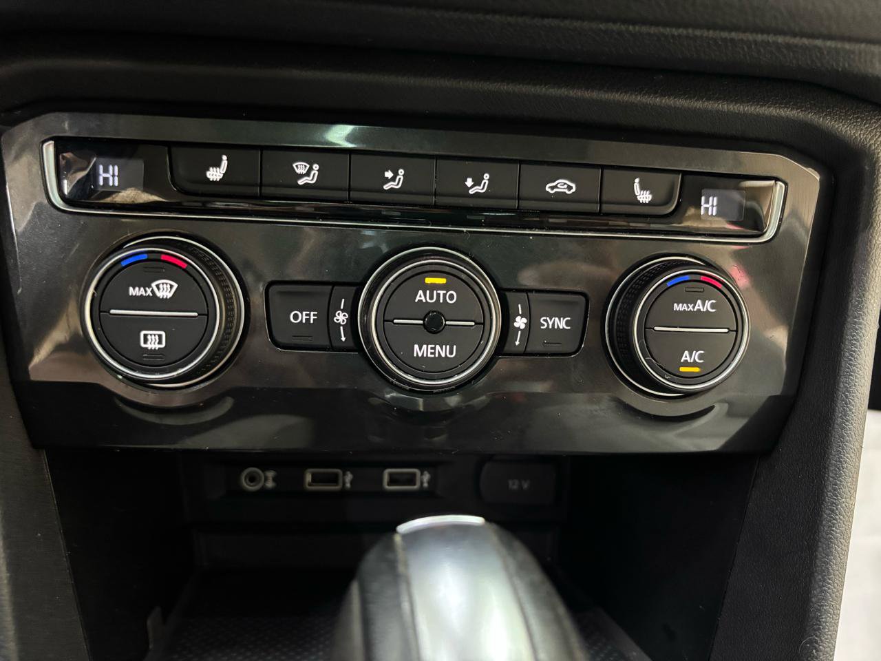 Used 2018 Volkswagen Tiguan SEL FWD image 28