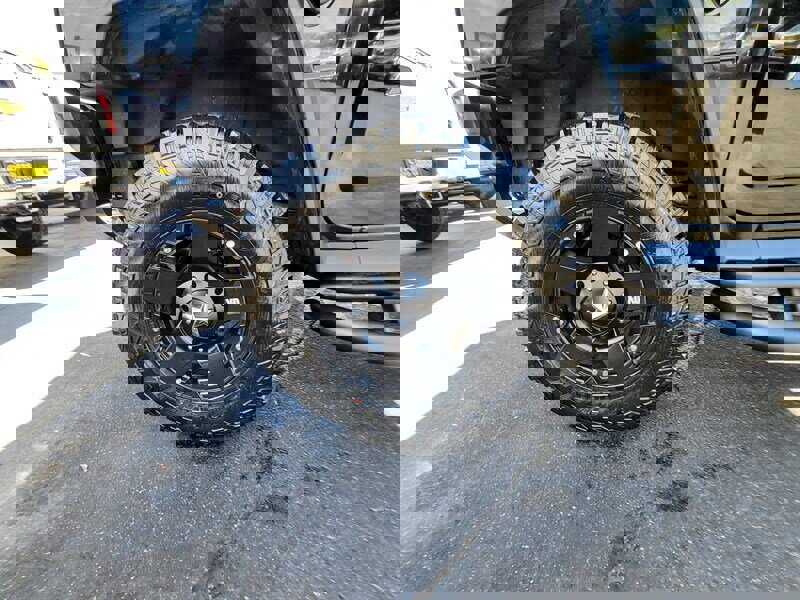 Used 2003 HUMMER H2 w/ Preferred Equipment Group image 30