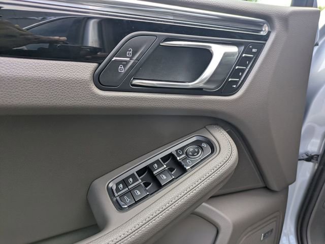 Used 2026 Porsche Macan AWD/4WD image 25