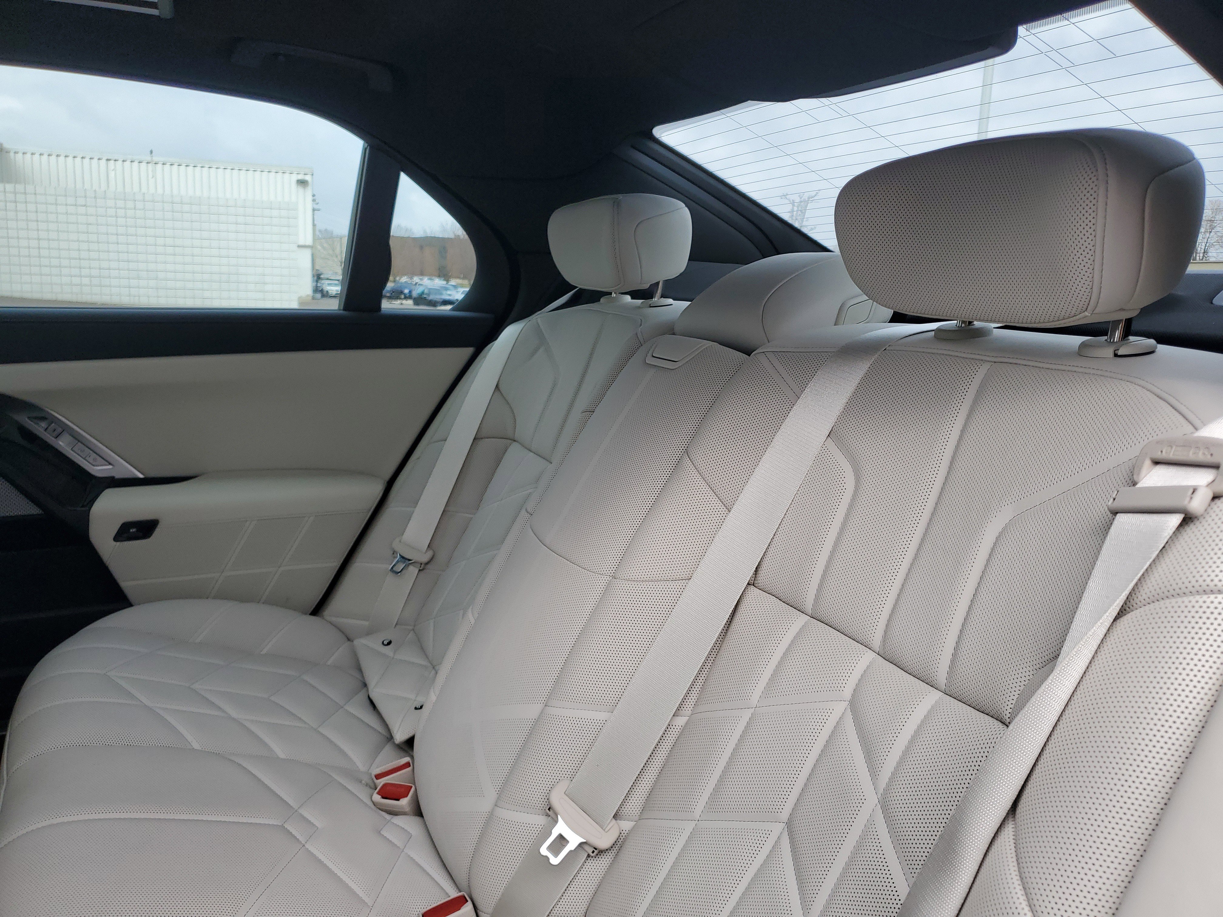 Certified 2023 BMW 760i xDrive w/ Executive Package image 23