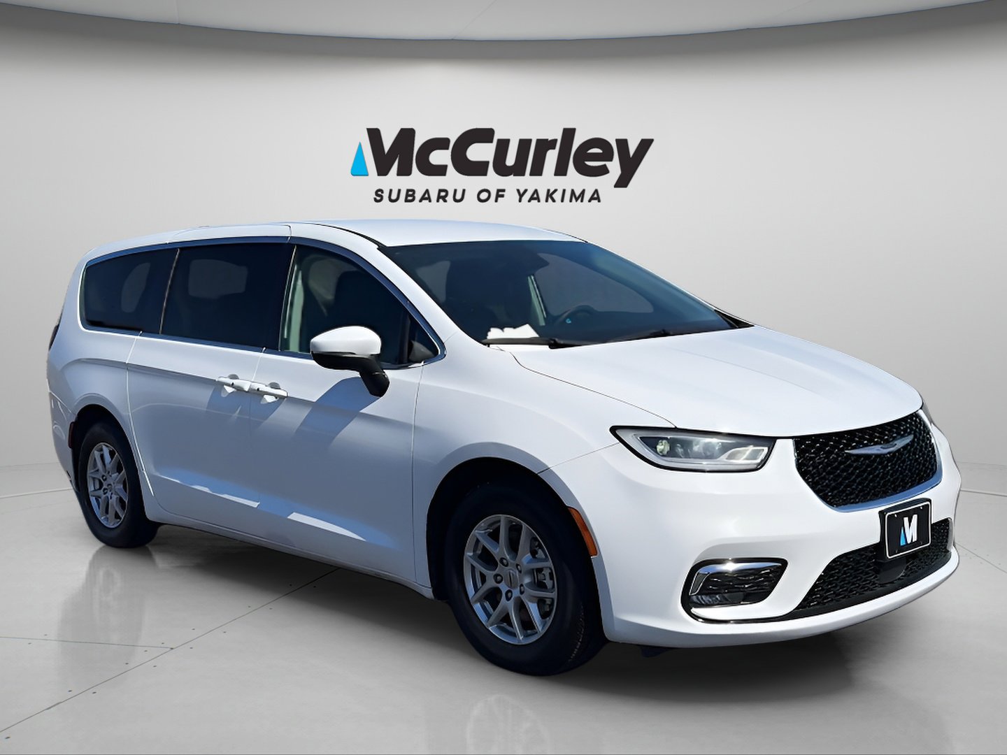 Used 2023 Chrysler Pacifica Touring-L FWD image 7