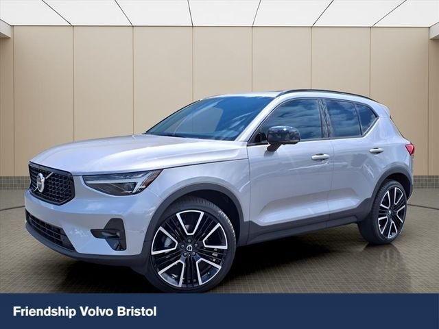 New 2026 Volvo XC40 B4 Plus w/ Protection Package Premier FWD video 1