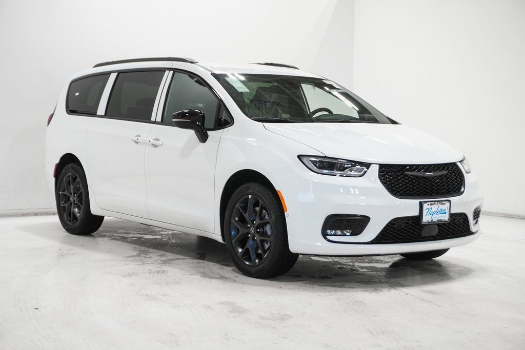 New 2026 Chrysler Pacifica Select w/ S Appearance Package image 4