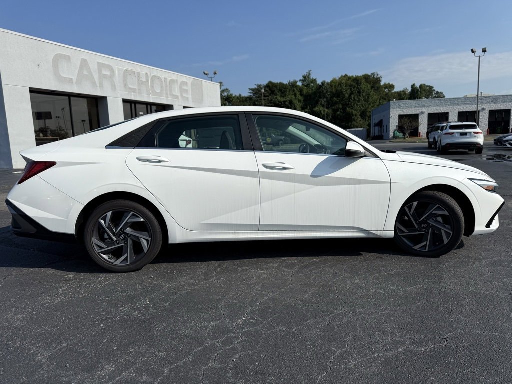 New 2025 Hyundai Elantra Limited image 8