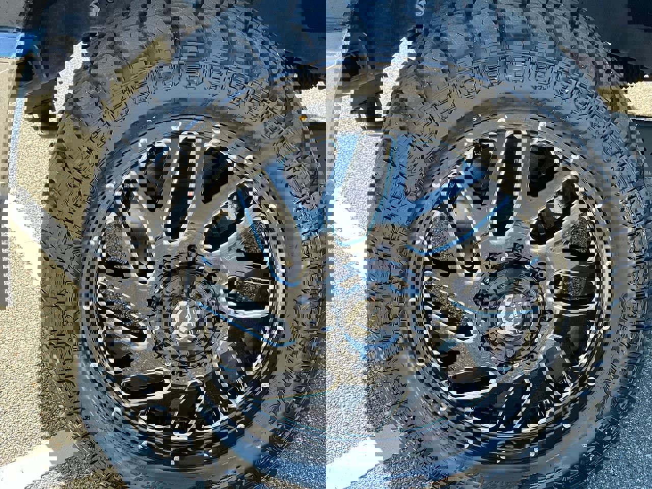 Used 2023 Ford F350 Lariat image 11