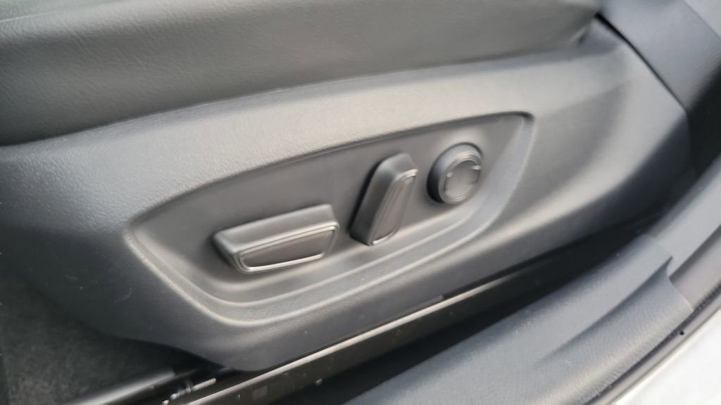 Used 2023 Toyota Camry SE image 19