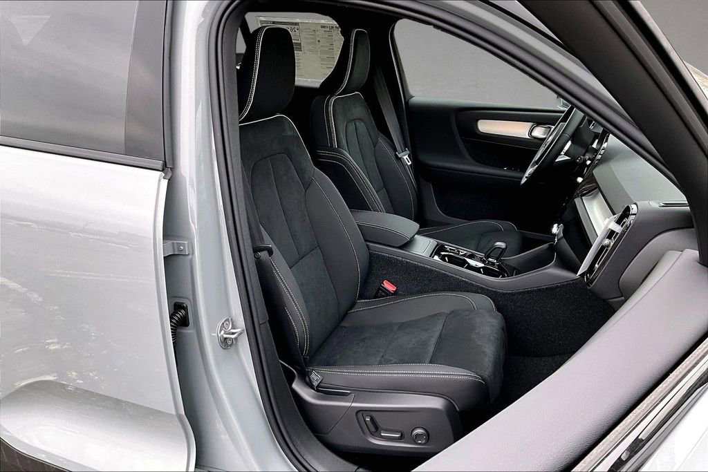 New 2026 Volvo XC40 B5 Ultra w/ Protection Package Premier image 11