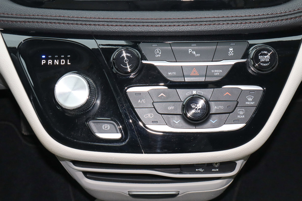 Used 2020 Chrysler Pacifica Limited image 26